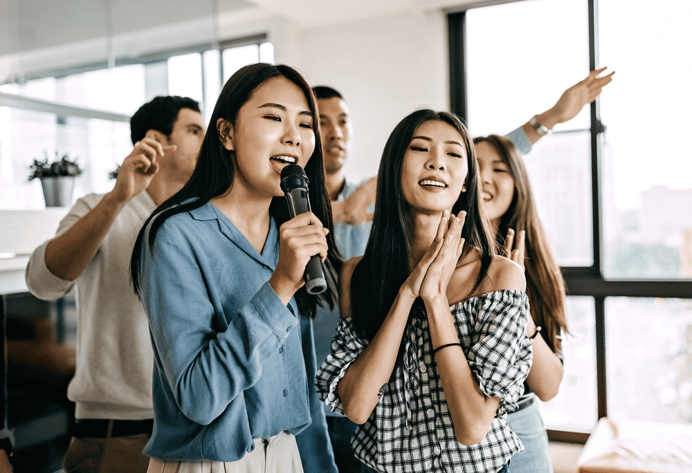 In Vietnam, karaoke is a joyful tradition that bonds people, no matter where they are (Source: Canva)